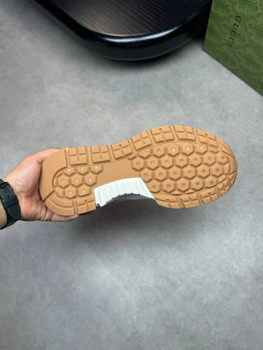 Factory price: 460💰Gucci new men's shoes GUCCI [Lightning] latest shoes are shipped. Original quality, fashionable, made of special materials, sheepskin lining, brand new packaging. The foot feels super comfortable and the workmanship is impeccable. Size: 38-45, Dingyi 45